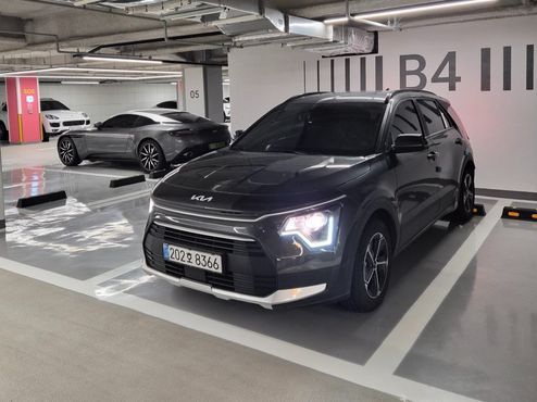 Kia Niro Prestige — пробег 22 300 км — фото 3 из 5
