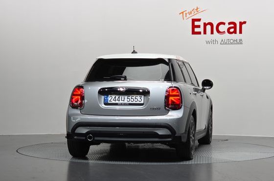 Mini Cooper 5Door Classic Third Generation — пробег 20 145 км — фото 4 из 5