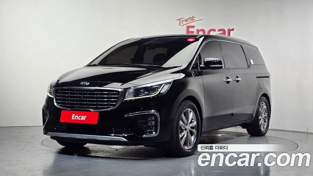 Kia Carnival Gasoline 7-Seater Limousine VIP — пробег 45 101 км — фото 1 из 5