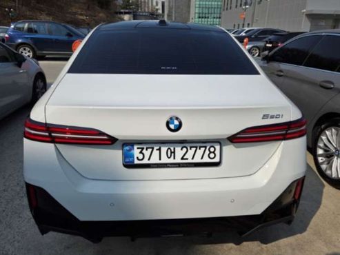 BMW 5-Series 520i M Sport — пробег 1 611 км — фото 4 из 5