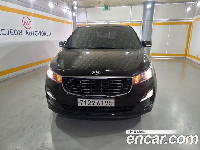 Kia Carnival 11-Seater Deluxe — пробег 162 000 км — фото 1 из 5