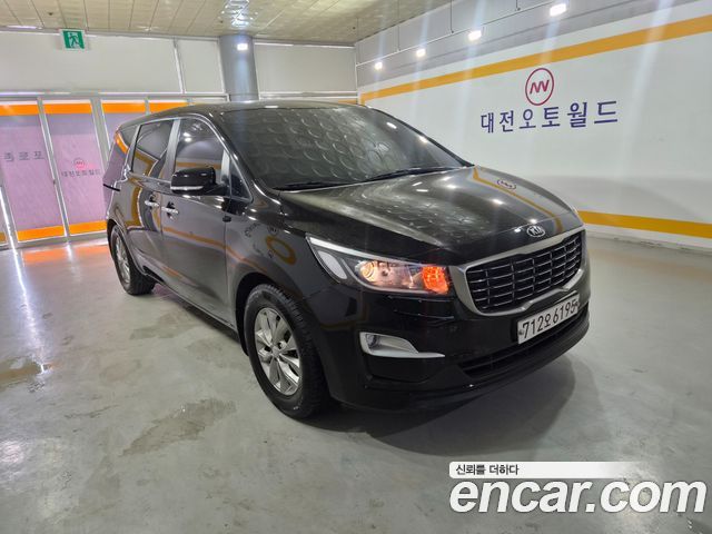 Kia Carnival 11-Seater Deluxe — пробег 162 000 км — фото 3 из 5