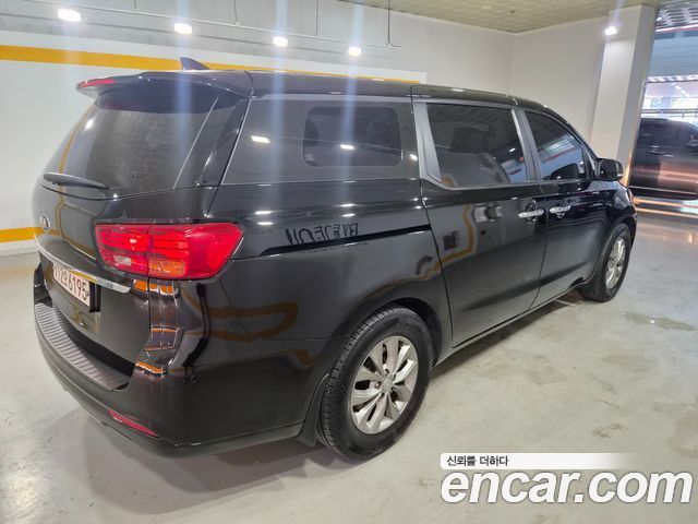 Kia Carnival 11-Seater Deluxe — пробег 162 000 км — фото 4 из 5