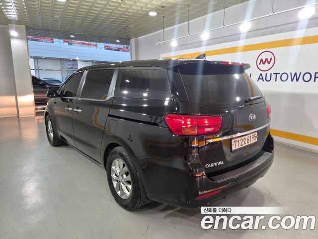 Kia Carnival 11-Seater Deluxe — пробег 162 000 км — фото 5 из 5