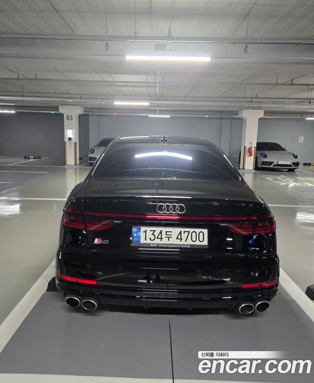 Audi S8 4.0 TFSI Quattro LWB — пробег 11 200 км — фото 4 из 5