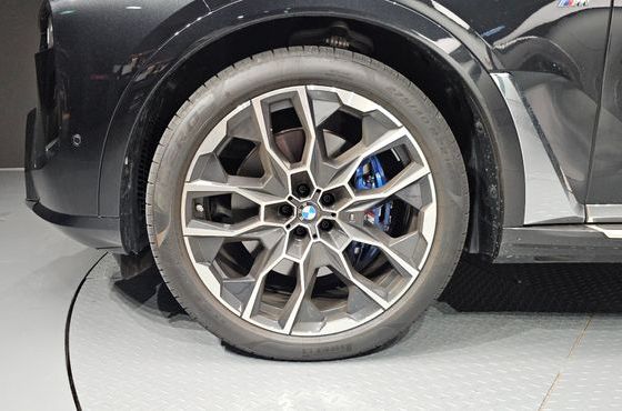 BMW X7 xDrive 40i M Sport 7STR — пробег 4 045 км — фото 5 из 5