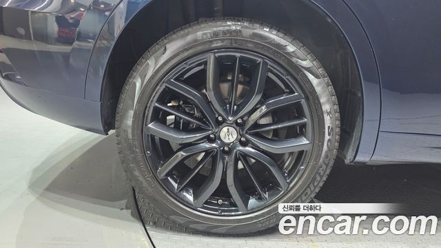 Maserati Levante из Кореи Encar