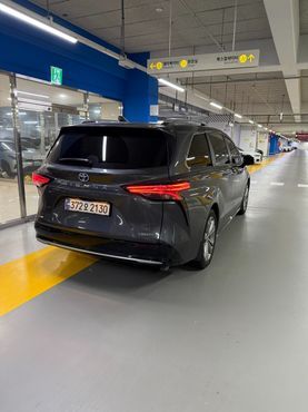 Toyota Sienna 2.5 Hybrid 2WD — пробег 9 814 км — фото 2 из 5