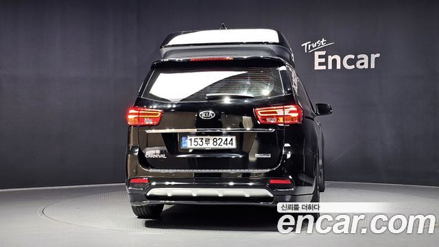 Kia Carnival из Кореи Encar