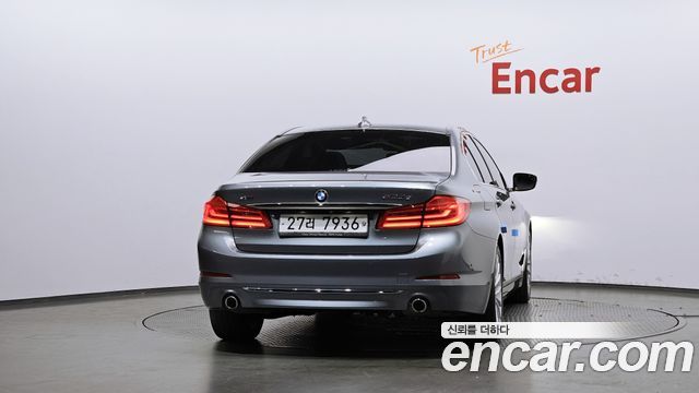 BMW 5-Series 520d xDrive Luxury Plus — пробег 141 415 км — фото 4 из 5