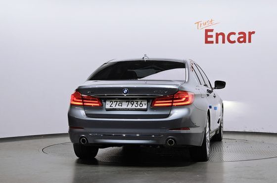 BMW 5-Series 520d xDrive Luxury Plus — пробег 141 415 км — фото 4 из 5
