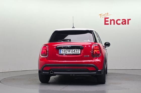 Mini Cooper 5Door Classic Third Generation — пробег 27 962 км — фото 4 из 5