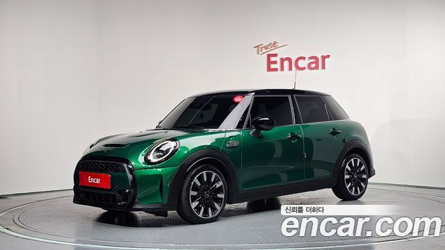 Mini Cooper 5Door Classic Launch Pack Third Generation — пробег 68 960 км — фото 1 из 5