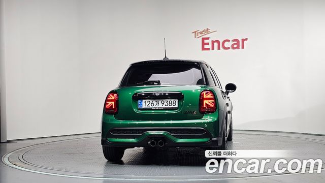 Mini Cooper 5Door Classic Launch Pack Third Generation — пробег 68 960 км — фото 4 из 5