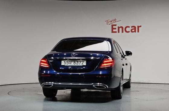 Mercedes-Benz E-Class E220d Avantgarde — пробег 72 059 км — фото 4 из 5