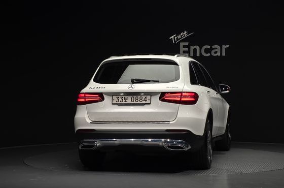 Mercedes-Benz GLC-Class GLC220 d 4MATIC Premium — пробег 70 308 км — фото 4 из 5