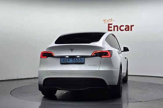 Tesla Model Y Long Range AWD — пробег 98 059 км — фото 4 из 5