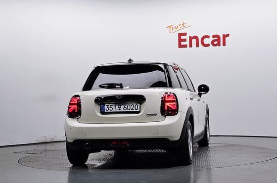 Mini Cooper 5Door Standard 3rd — пробег 49 614 км — фото 4 из 5
