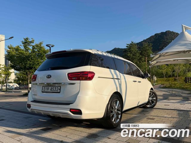 Kia Carnival 9-Seater Noblesse Special — пробег 170 000 км — фото 2 из 5