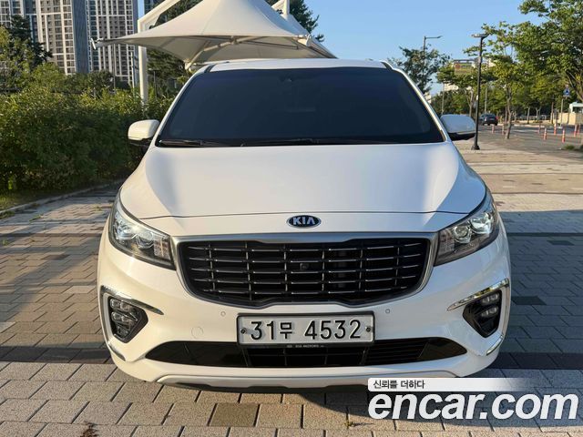 Kia Carnival 9-Seater Noblesse Special — пробег 170 000 км — фото 3 из 5