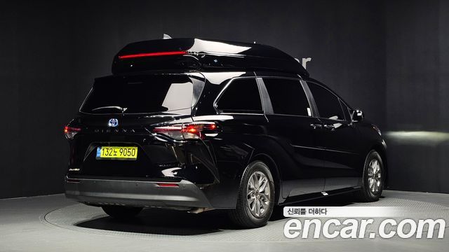 Toyota Sienna 2.5 Hybrid AWD — пробег 715 км — фото 2 из 5