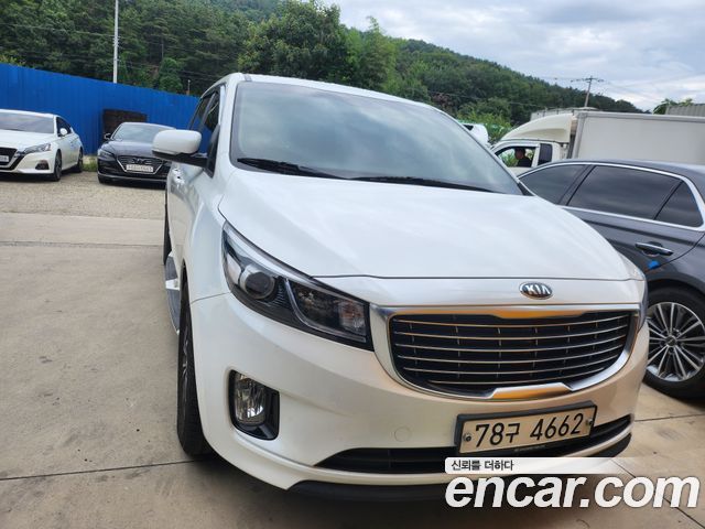 Kia Carnival 11-Seater Deluxe — пробег 108 474 км — фото 1 из 5