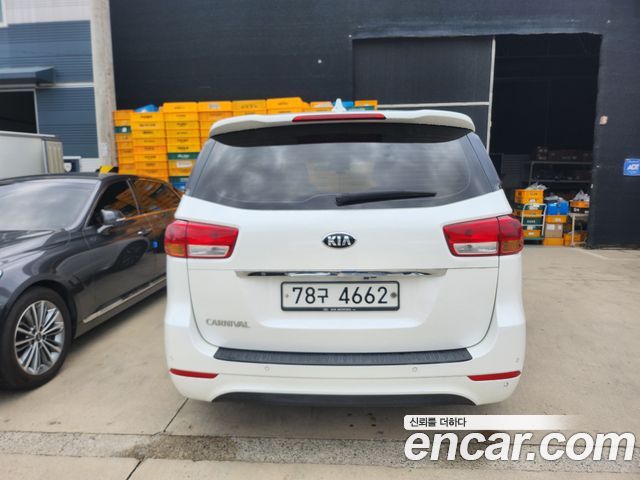 Kia Carnival 11-Seater Deluxe — пробег 108 474 км — фото 2 из 5