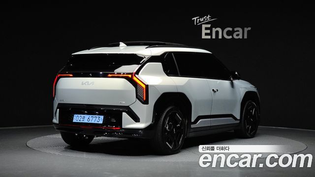 Kia EV3 Long Range 2WD GT Line — пробег 18 081 км — фото 2 из 5