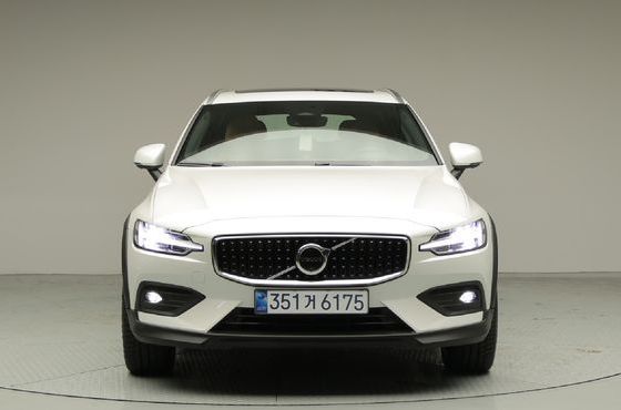 Volvo V60 B5 Ultra AWD — пробег 1 126 км — фото 2 из 5