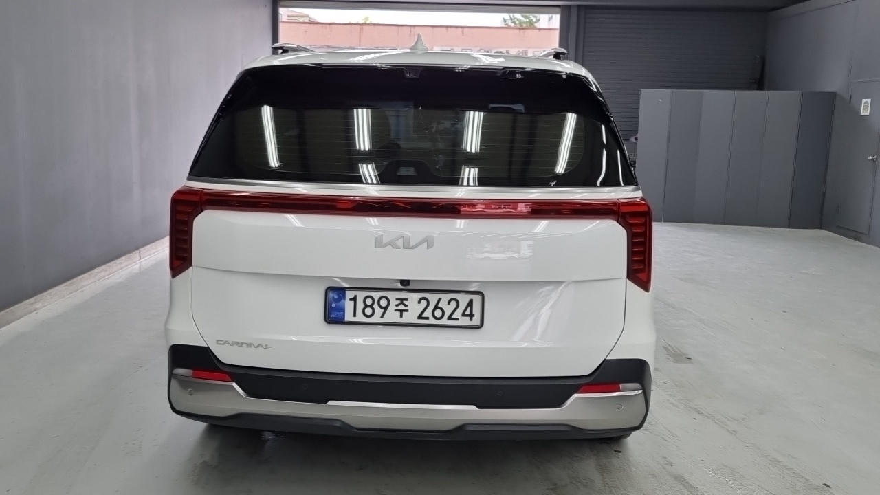Kia Carnival Diesel 7-Seater Signature — пробег 35 250 км — фото 4 из 5