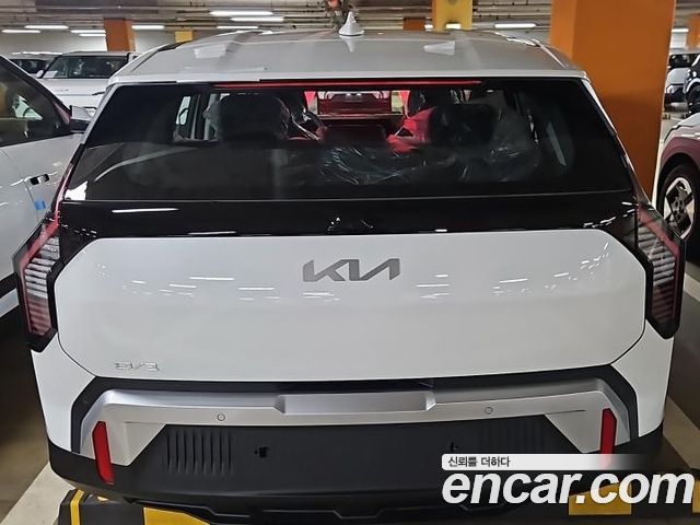 Kia EV3 Long Range 2WD AIr — пробег 1 км — фото 4 из 5