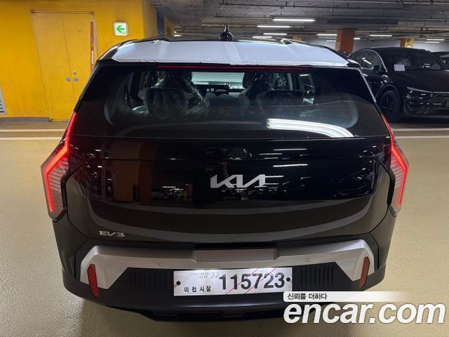 Kia EV3 Long Range 2WD AIr — пробег 1 км — фото 4 из 5