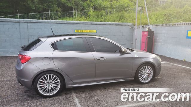 Alfa Romeo Giulietta 1.7 — пробег 58 000 км — фото 3 из 5