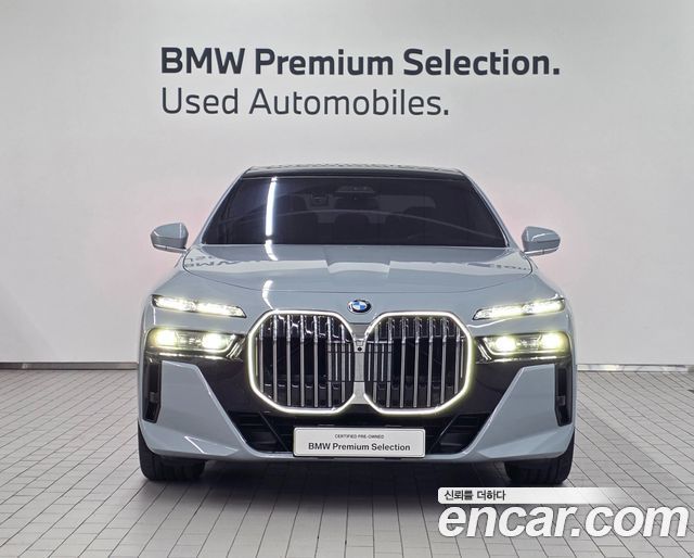BMW 7-Series 740i xDrive M Sport — пробег 4 200 км — фото 3 из 5
