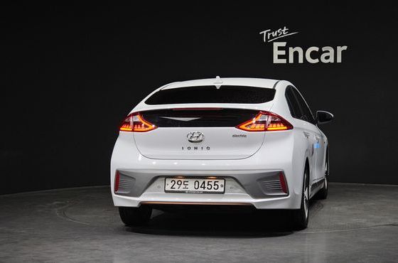Hyundai Ioniq Q — пробег 125 082 км — фото 4 из 5