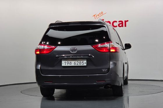 Toyota Sienna 3.5 AWD — пробег 96 317 км — фото 4 из 5