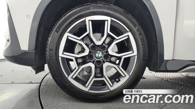 BMW X1 xDrive 20i xLine — пробег 25 858 км — фото 5 из 5