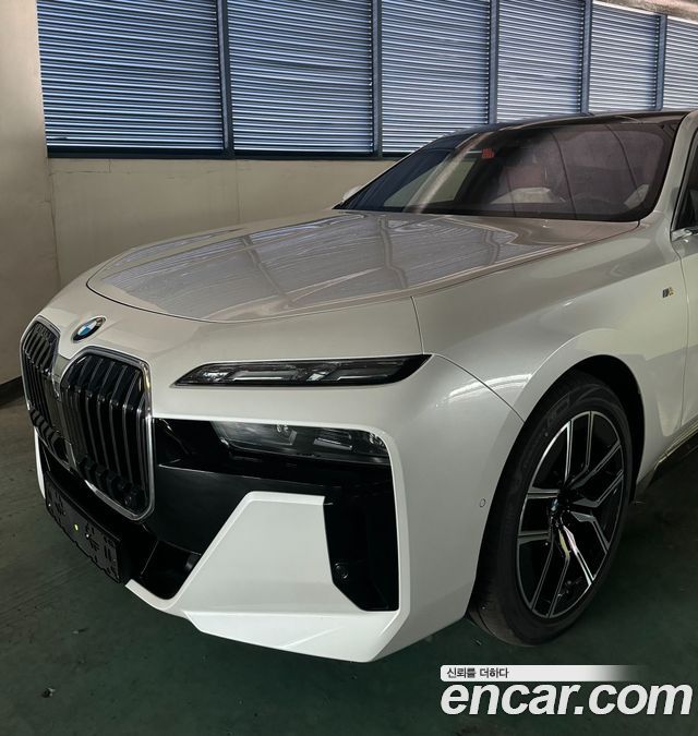 BMW 7-Series 740i xDrive M Sport — пробег 16 000 км — фото 2 из 5