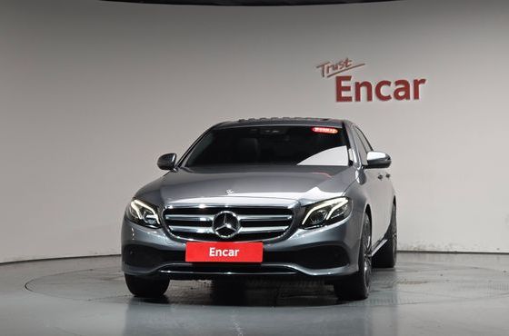 Mercedes-Benz E-Class E220d Avantgarde — пробег 98 710 км — фото 3 из 5