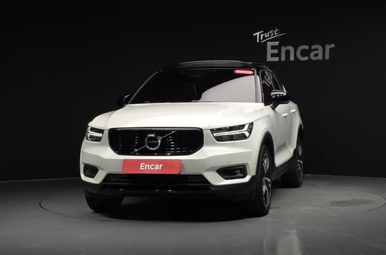 Volvo XC40 T4 R-Design — пробег 144 491 км — фото 3 из 5