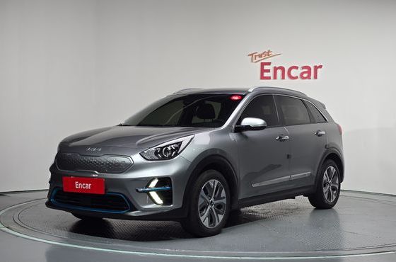Kia Niro Prestige — пробег 75 576 км — фото 1 из 5