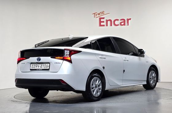 Toyota Prius 1.8 — пробег 65 918 км — фото 2 из 5