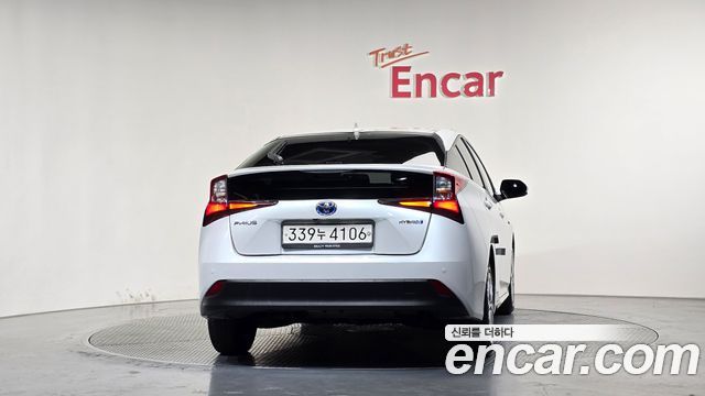 Toyota Prius из Кореи Encar