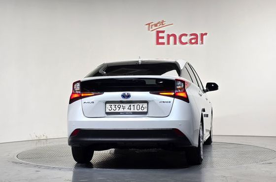 Toyota Prius 1.8 — пробег 65 918 км — фото 4 из 5