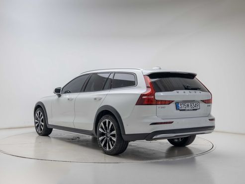 Volvo V60 B5 Ultra AWD — пробег 9 799 км — фото 4 из 5
