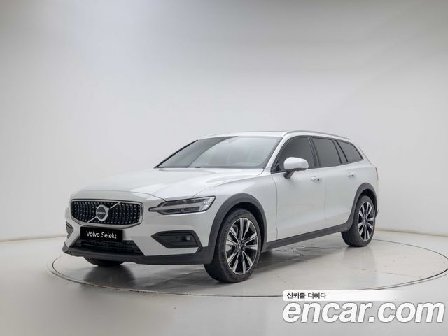 Volvo V60 B5 Ultra AWD — пробег 1 382 км — фото 1 из 5