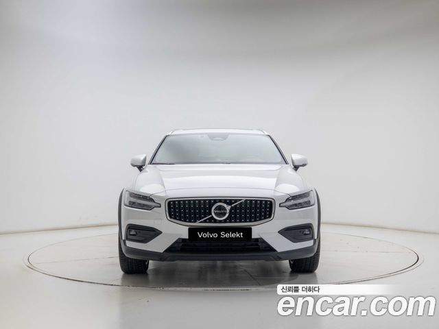 Volvo V60 B5 Ultra AWD — пробег 1 382 км — фото 2 из 5