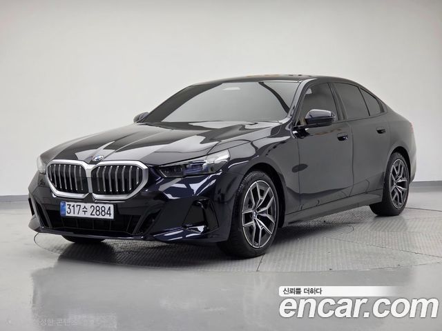 BMW 5-Series 520i M Sport — пробег 7 990 км — фото 1 из 5