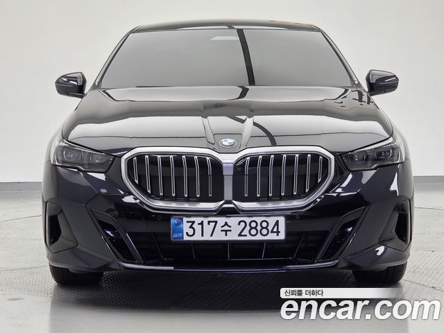 BMW 5-Series 520i M Sport — пробег 7 990 км — фото 3 из 5