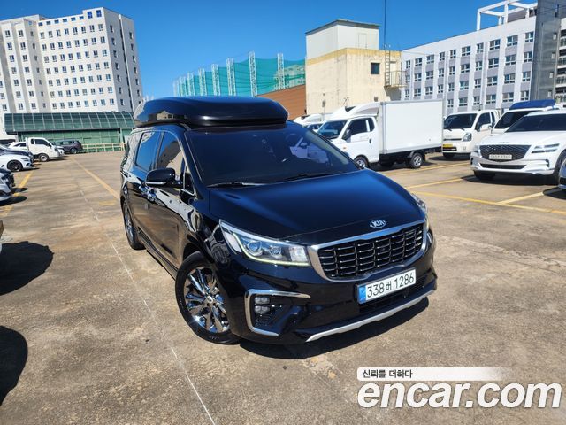 Kia Carnival 9-Seater Hi-Limousine Noblesse Special — пробег 261 456 км — фото 1 из 5